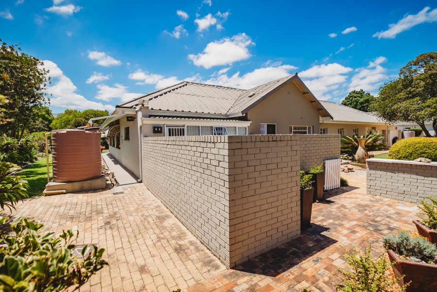 5 Bedroom Property for Sale in Heather Park Western Cape